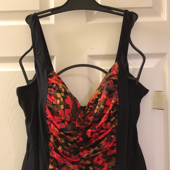 π SwimSuit ONE PIECE - Picture 2 of 7